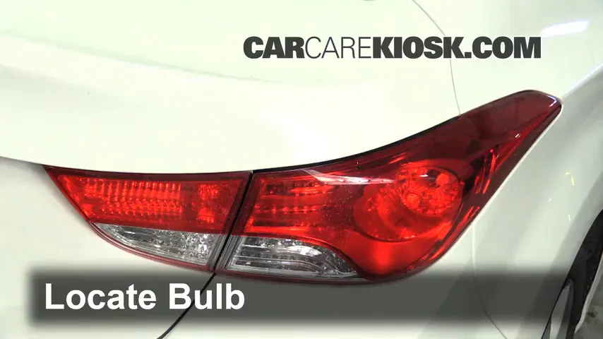 2013 Hyundai Elantra Coupe GS 1.8L 4 Cyl. Coupe (2 Door) Luces Luz de reversa (reemplazar foco)